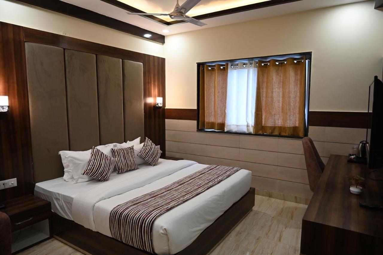 Hotel Vasdaa Grand Dehradun Exterior photo