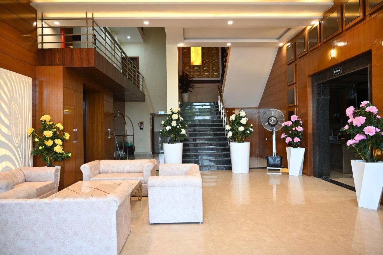 Hotel Vasdaa Grand Dehradun Exterior photo