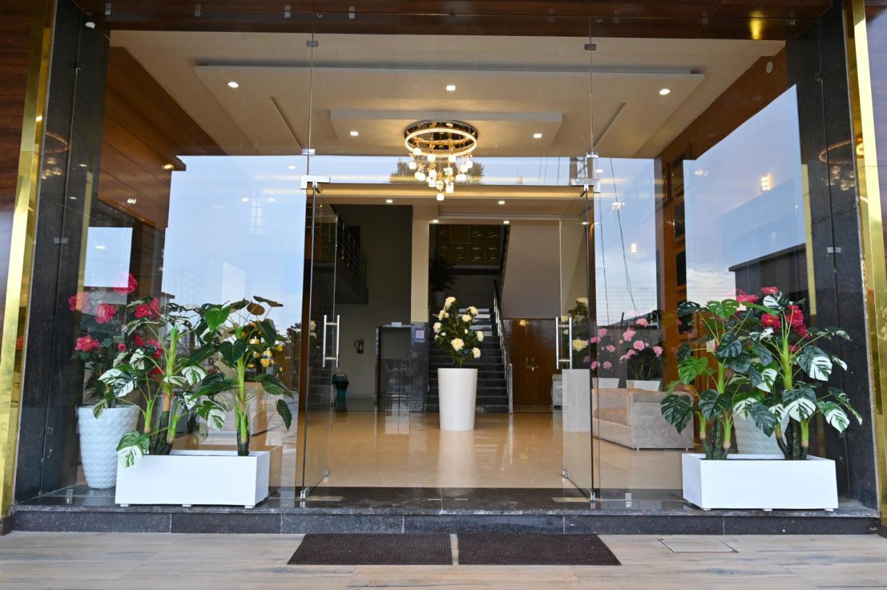Hotel Vasdaa Grand Dehradun Exterior photo