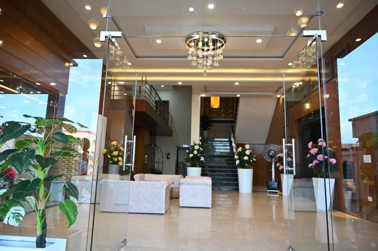 Hotel Vasdaa Grand Dehradun Exterior photo
