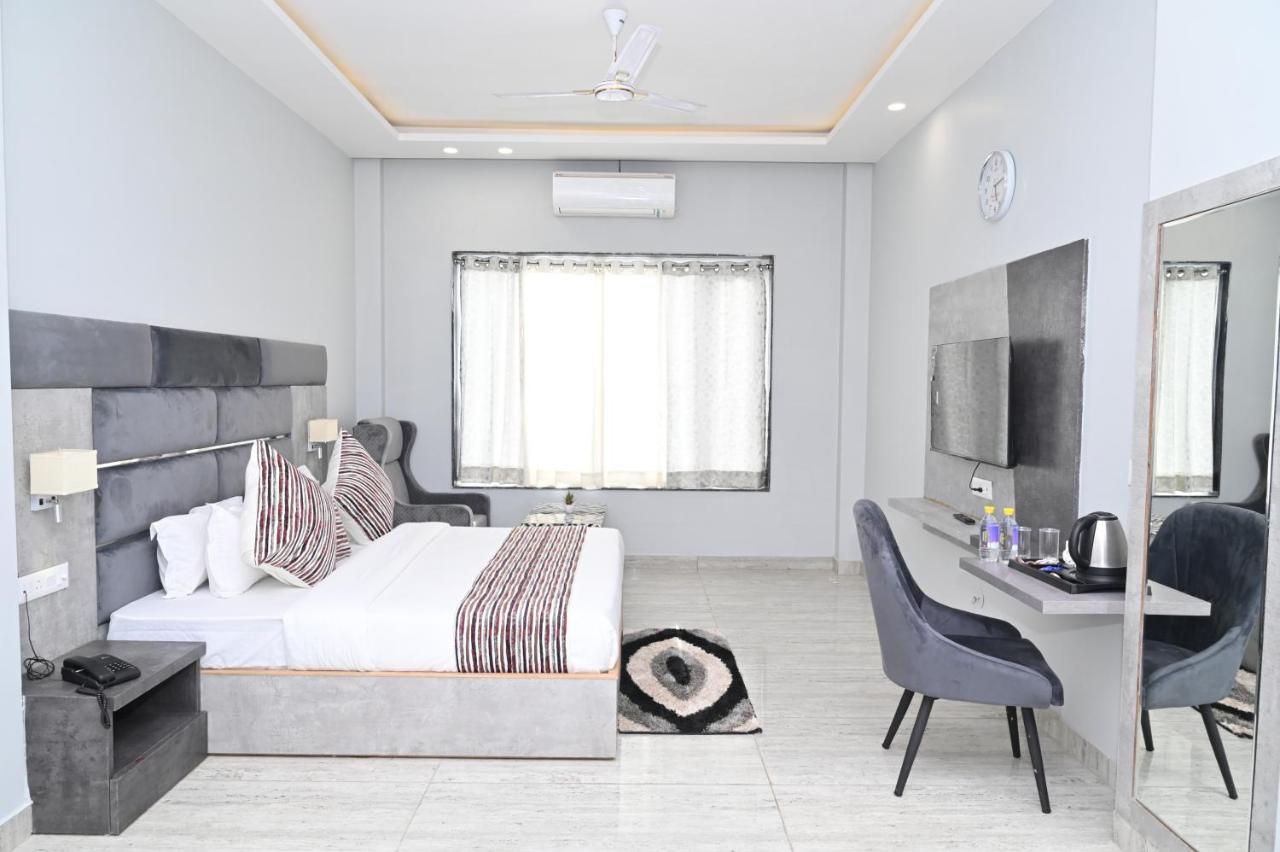 Hotel Vasdaa Grand Dehradun Exterior photo