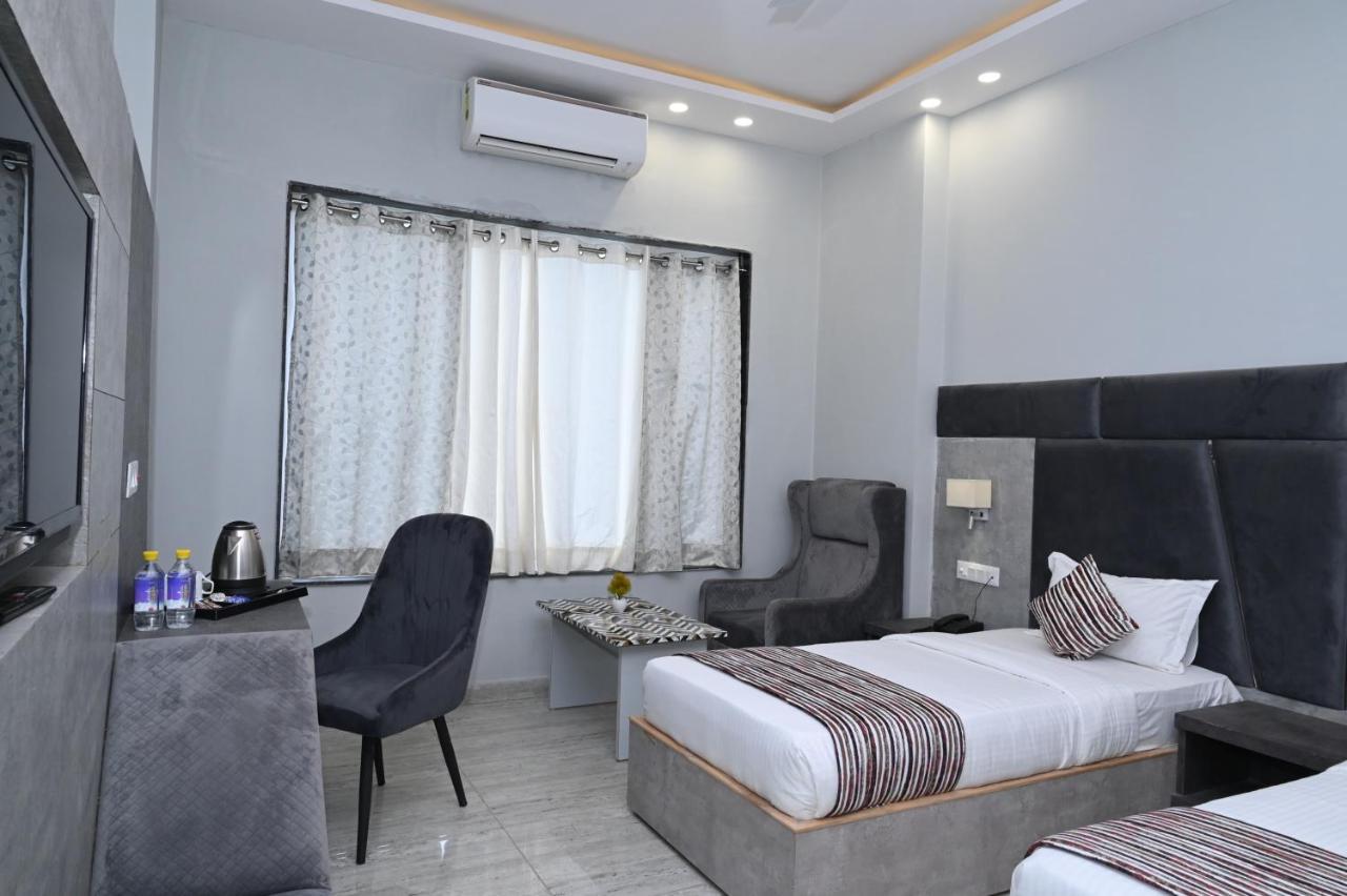 Hotel Vasdaa Grand Dehradun Exterior photo