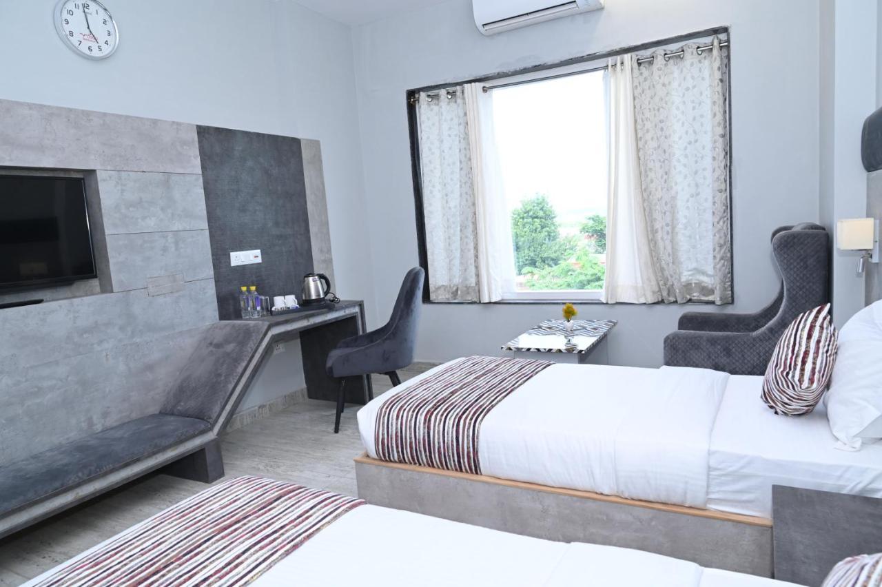 Hotel Vasdaa Grand Dehradun Exterior photo