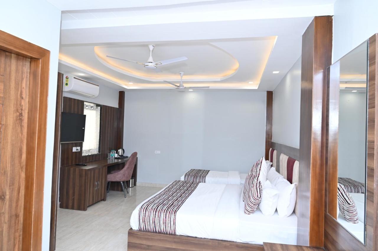 Hotel Vasdaa Grand Dehradun Exterior photo
