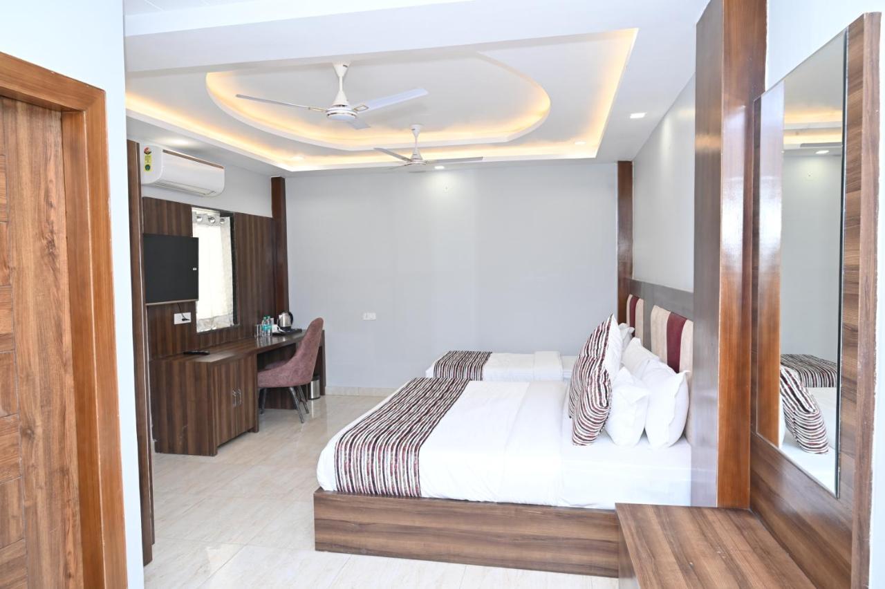Hotel Vasdaa Grand Dehradun Exterior photo