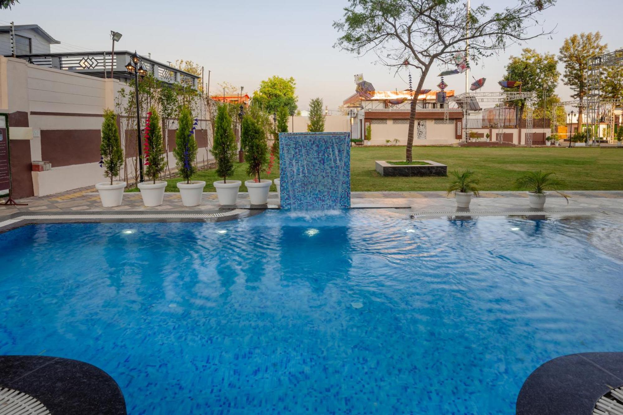 Hotel Vasdaa Grand Dehradun Exterior photo