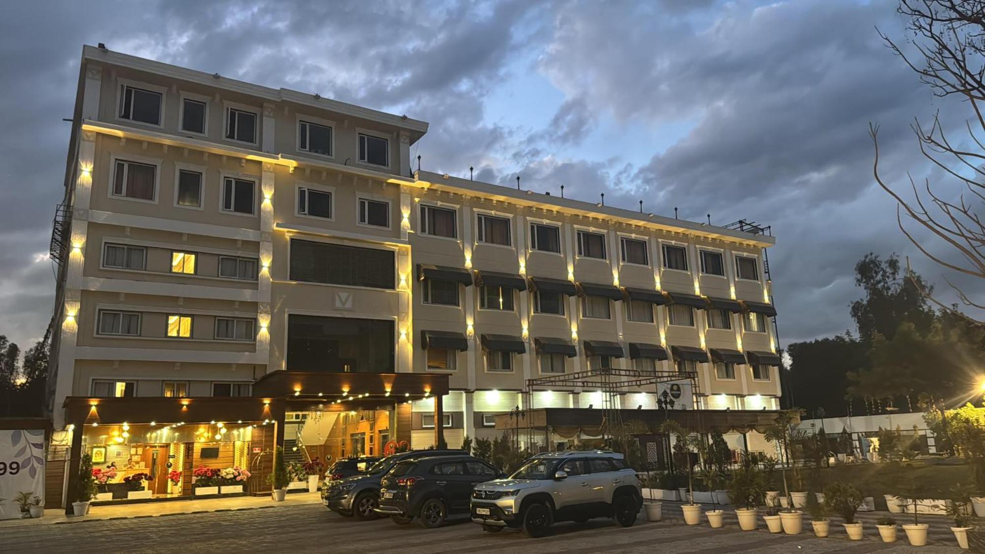 Hotel Vasdaa Grand Dehradun Exterior photo